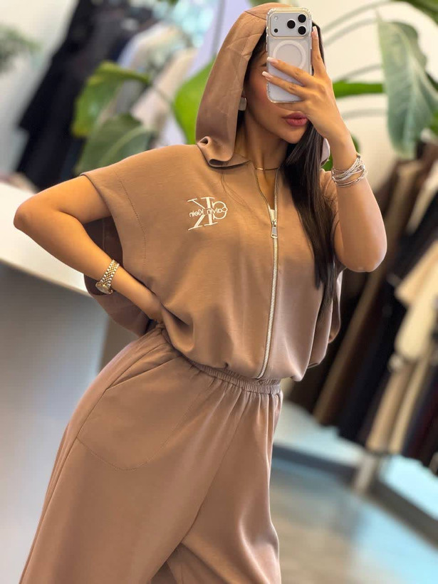 ست وست و شلوار طرح کلوین با جنس اویشو بسیار لطیف رنگ کرم نسکافه ای